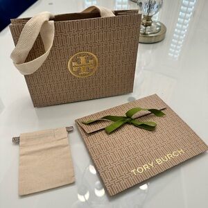 Tory Burch gift bag set